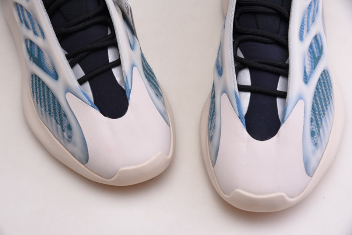 eezy boost 700 v3 kyant gy0260