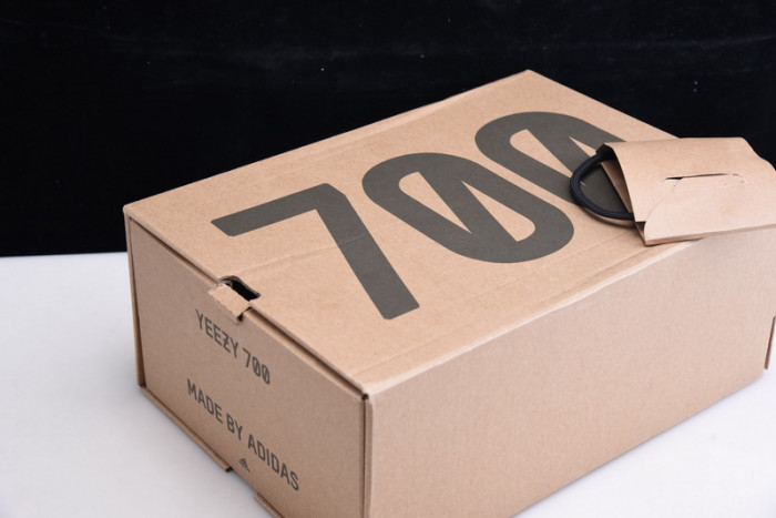 eezy boost 700 v3 kyant gy0260