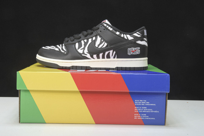 quartersnacks x nike sb dunk low zebra dm3510-00